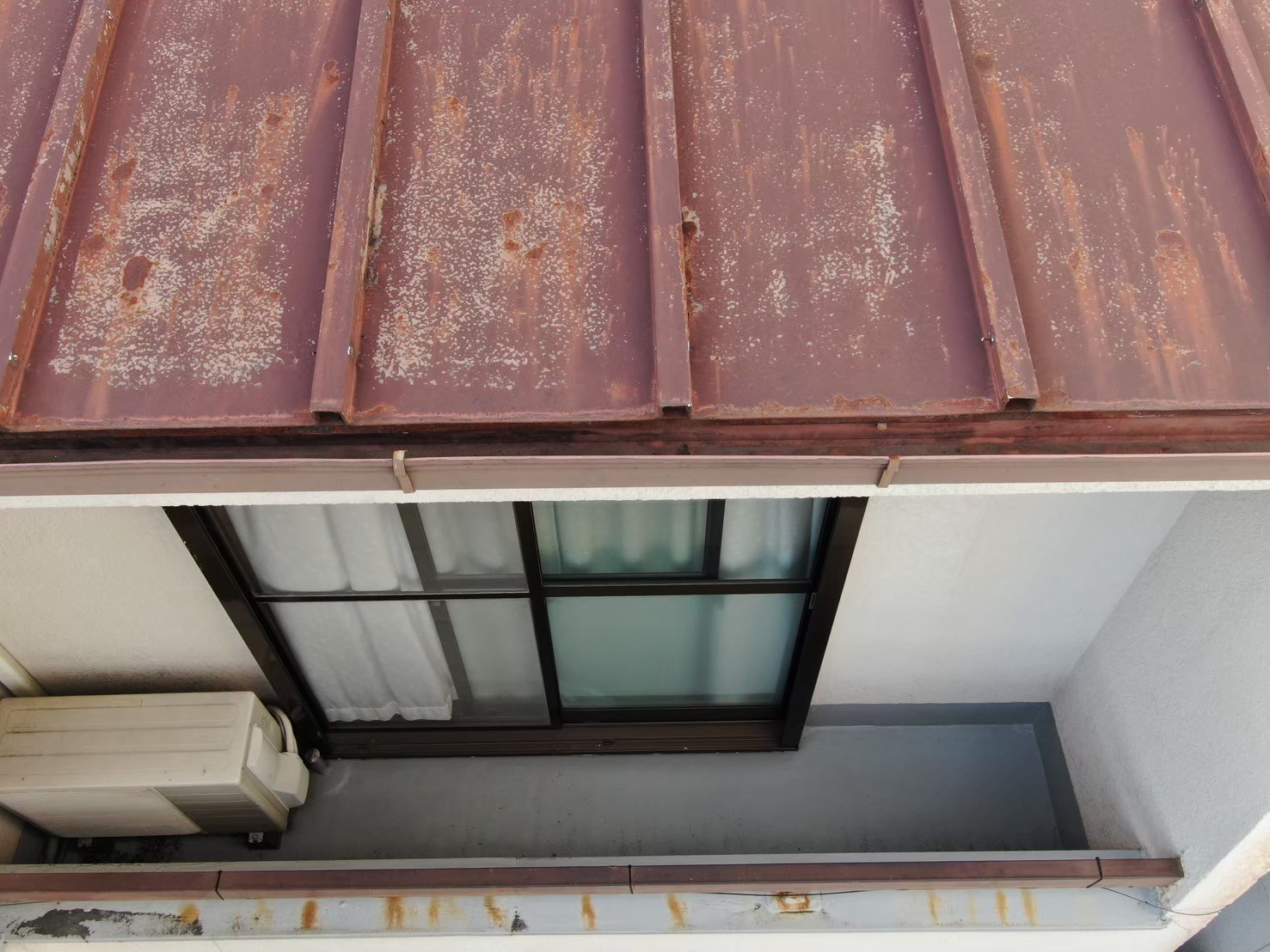 瓦棒屋根のサビ・退色の確認（1枚目）